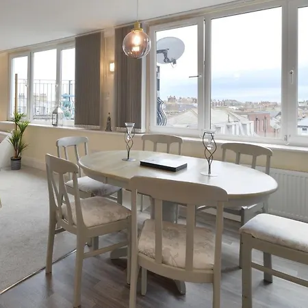 Superb Penthouse With Balcony, Lift, Parking, Views