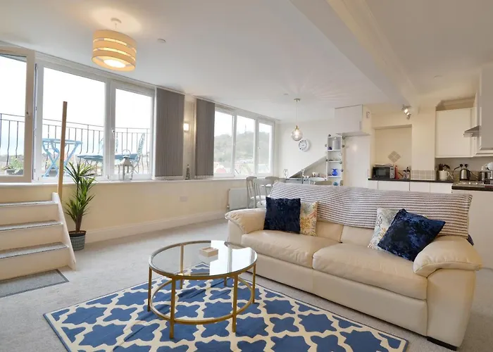 Superb Penthouse With Balcony, Lift, Parking, Views