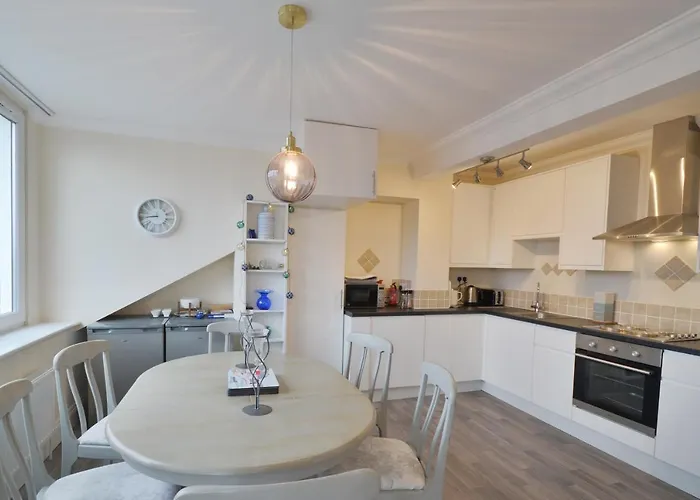 Superb Penthouse With Balcony, Lift, Parking, Views Apartamento *