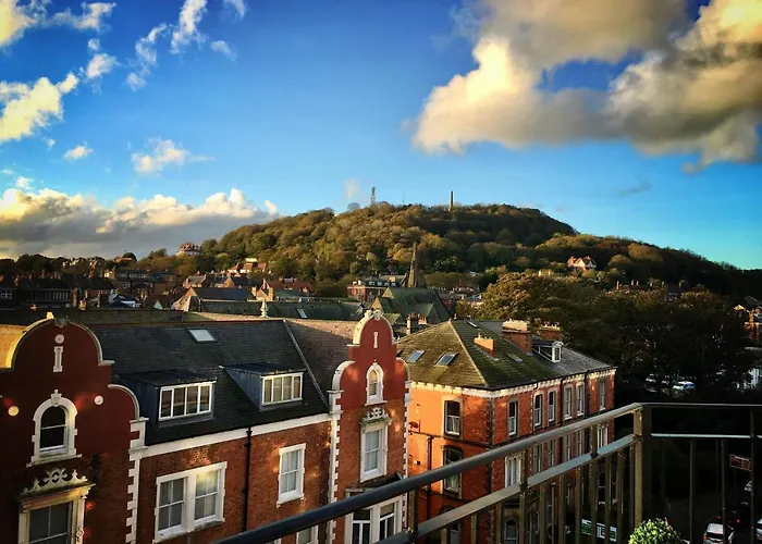 Superb Penthouse With Balcony, Lift, Parking, Views *