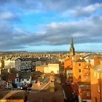 Appartamento Superb Penthouse With Balcony, Lift, Parking, Views Scarborough
