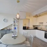 Superb Penthouse With Balcony, Lift, Parking, Views Апартаменты *