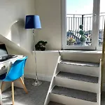 Superb Penthouse With Balcony, Lift, Parking, Views * Скарборо