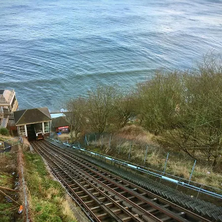 Apartment Penthouse, Private Balcony, Superb Views, Lift, Reserved Free Parking Scarborough