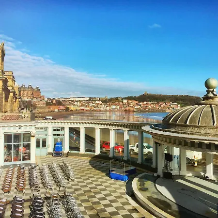 Penthouse, Private Balcony, Superb Views, Lift, Reserved Free Parking *