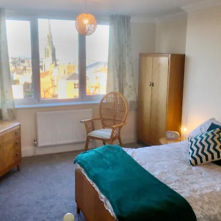 Superb Penthouse With Balcony, Lift, Parking, Views アパート *