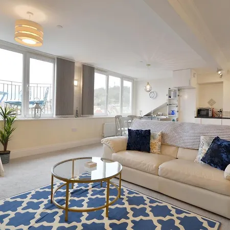 Penthouse, Private Balcony, Superb Views, Lift, Reserved Free Parking