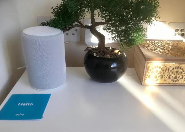 Superb Penthouse With Balcony, Lift, Parking, Views 斯卡伯勒