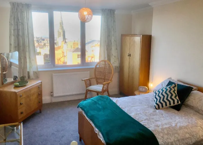 Superb Penthouse With Balcony, Lift, Parking, Views 公寓 *