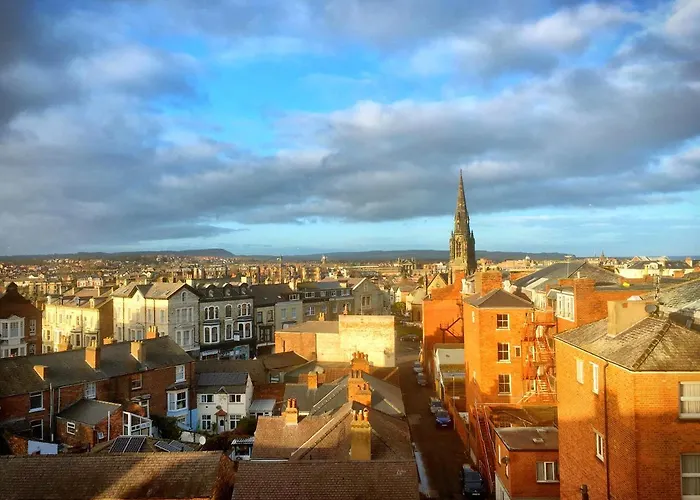 公寓 Superb Penthouse With Balcony, Lift, Parking, Views 斯卡伯勒