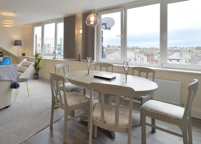 Superb Penthouse With Balcony, Lift, Parking, Views